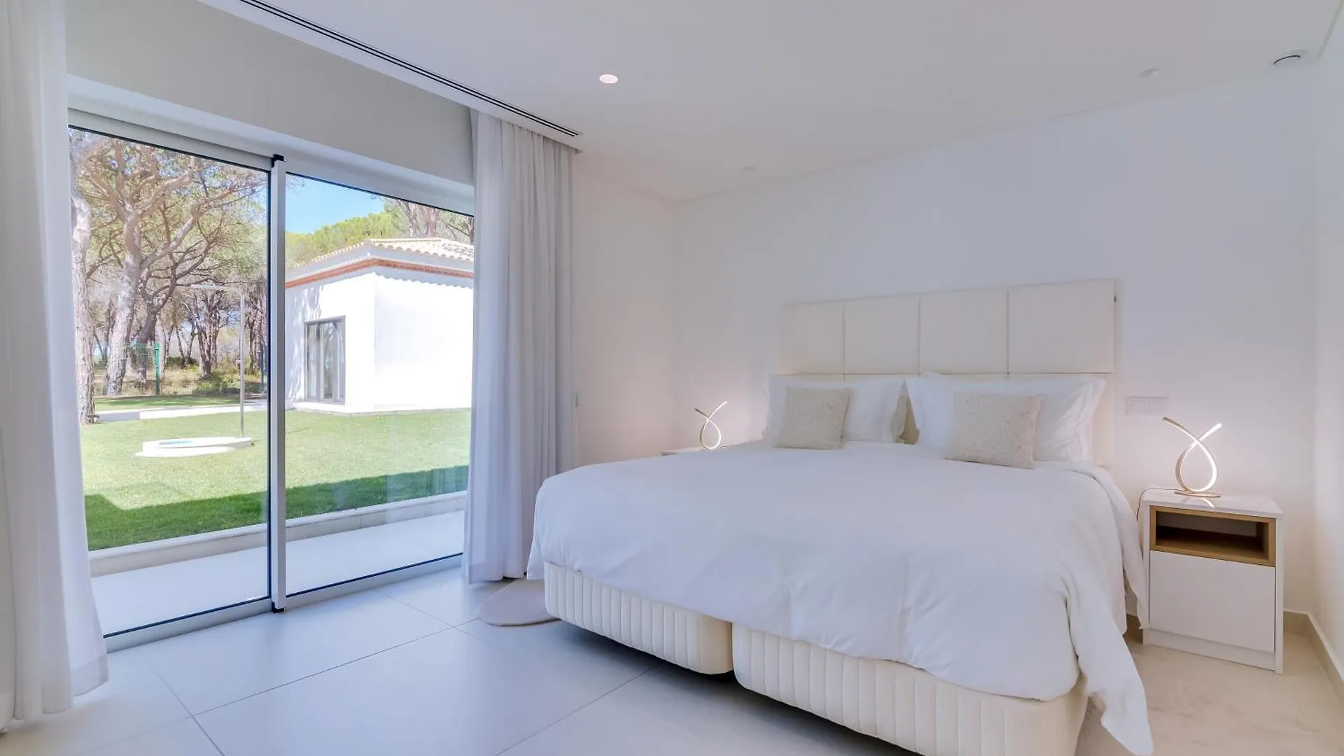Pine Cliffs Village Albufeira 5*,