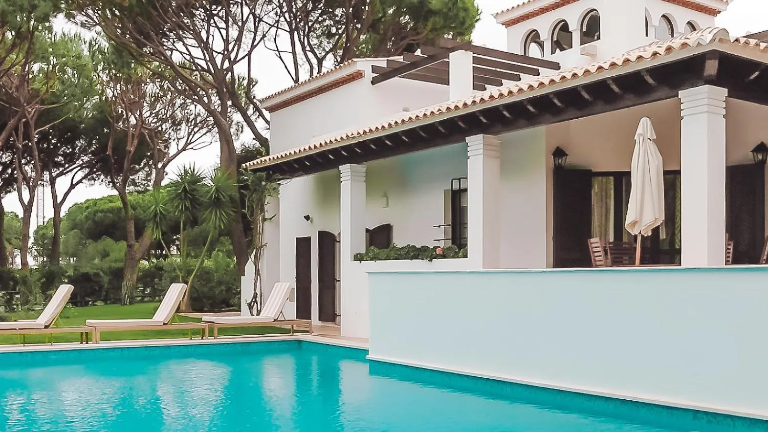 Pine Cliffs Village Albufeira Hotel