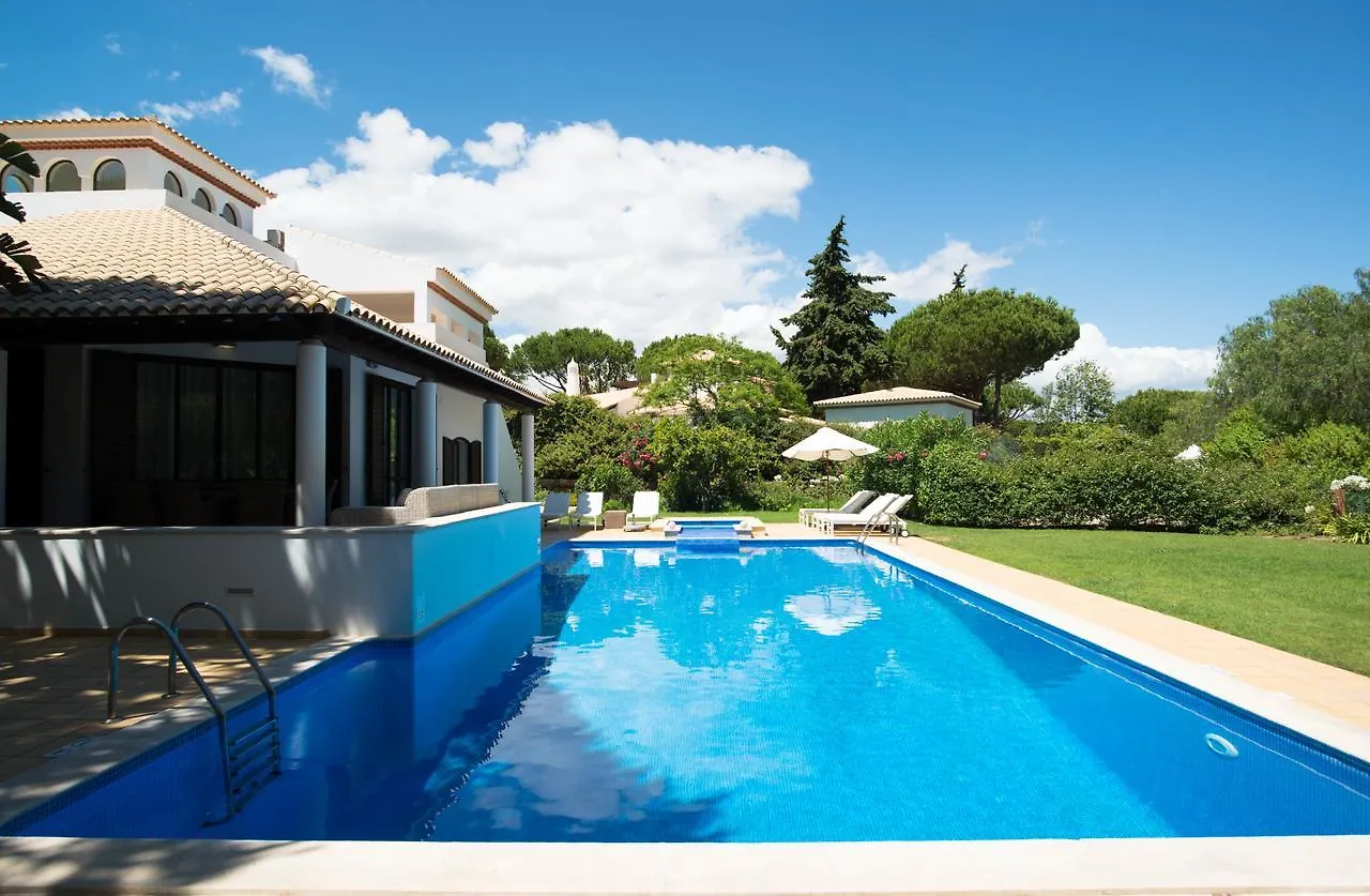 Pine Cliffs Village Albufeira 5*,