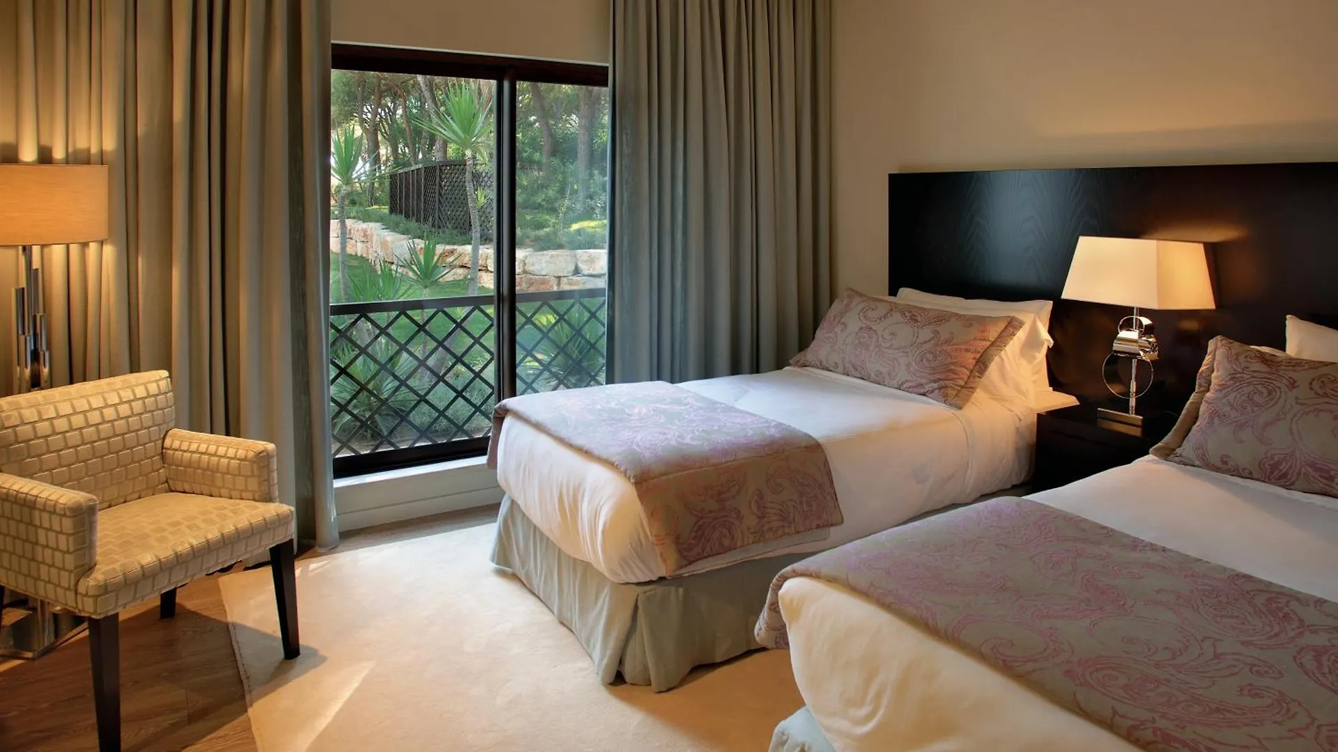 Pine Cliffs Village Albufeira Hotel